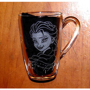 Mug La reine des neiges gravure blanc sur verre transparent personnalisable